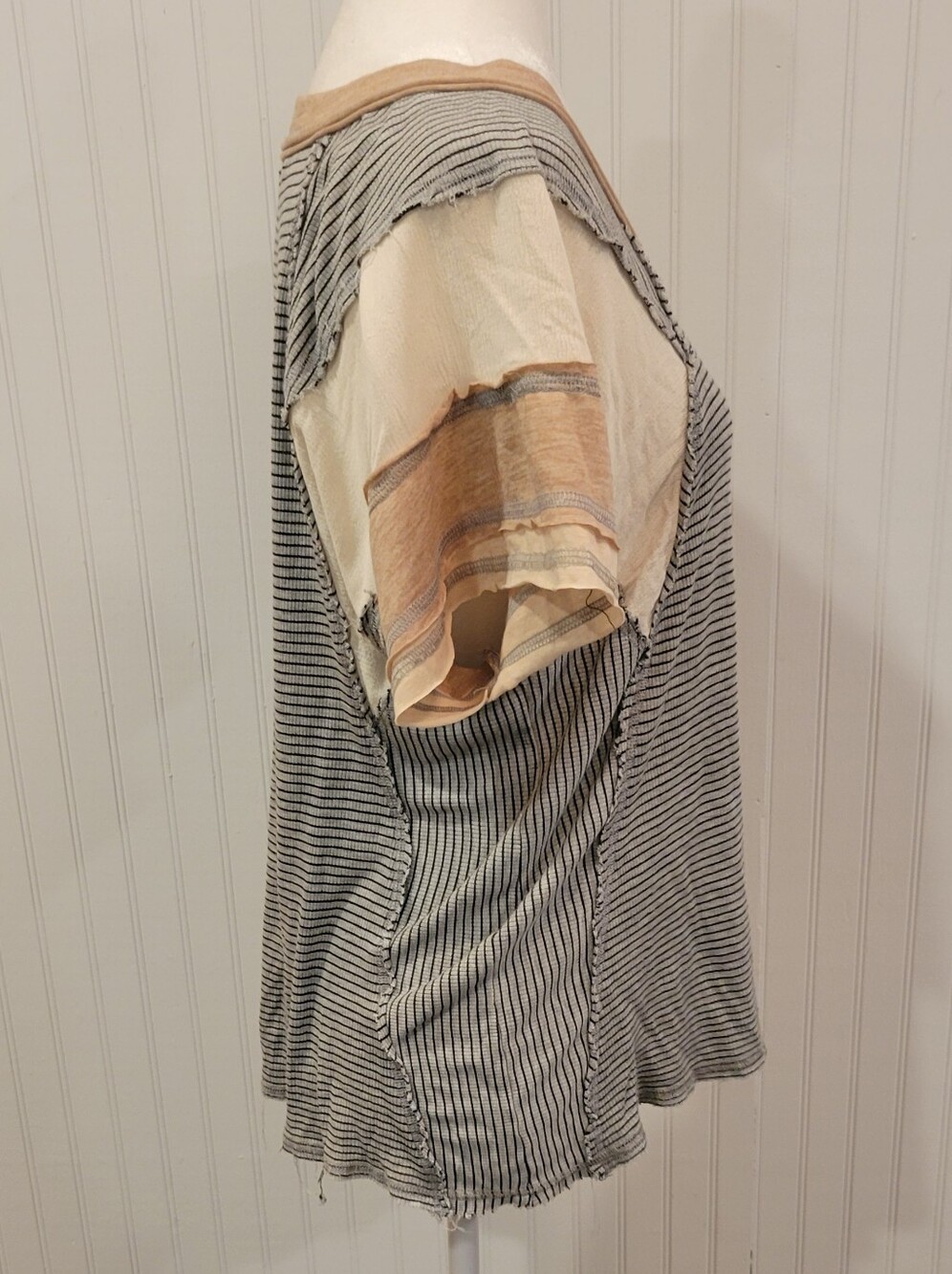 Lg BKE Raw Hemmed Short Sleeve Striped Tee in Black and Tan Accent. Worn Twice. - Picture 4 of 11